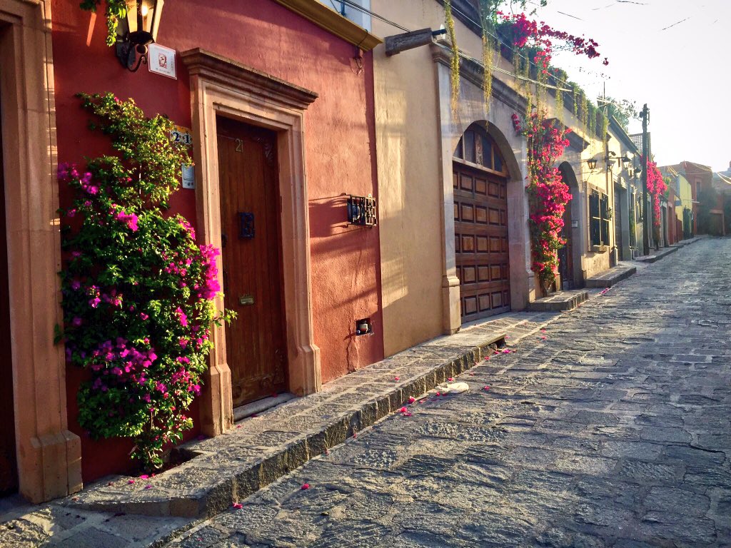 #MiDiaSiempreinicia con un caminar madrugador por las calles de #SanMigueldeAllende y un rico #Café #FelizJueves