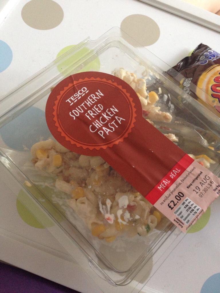 HannahDavids93's tweet photo. Another exciting lunch 😒🙃 #Lunch #Tesco #PastaPot #CanIGoHomeYet #Work https://t.co/IFLdsCucgv