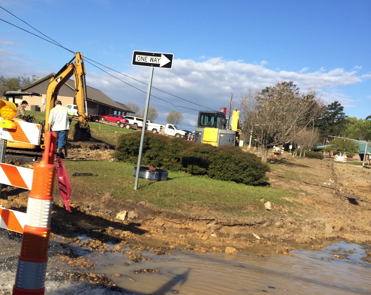 RachelBDNews's tweet photo. Leesville-- Fertitta St., detour. My guess: water main break. Looking into it. @LDLeader https://t.co/Zk9P34p8MS