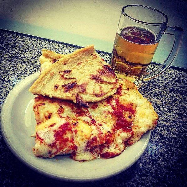 PizzasBanchero's tweet photo. Te esperamos en La Boca, en Almirante Brown y Suárez ¡Veni a probar #LaVerdaderaPizza! Conocé las promociones de marzo #Banchero 🍺🍕 https://t.co/4nzn2lKbR1