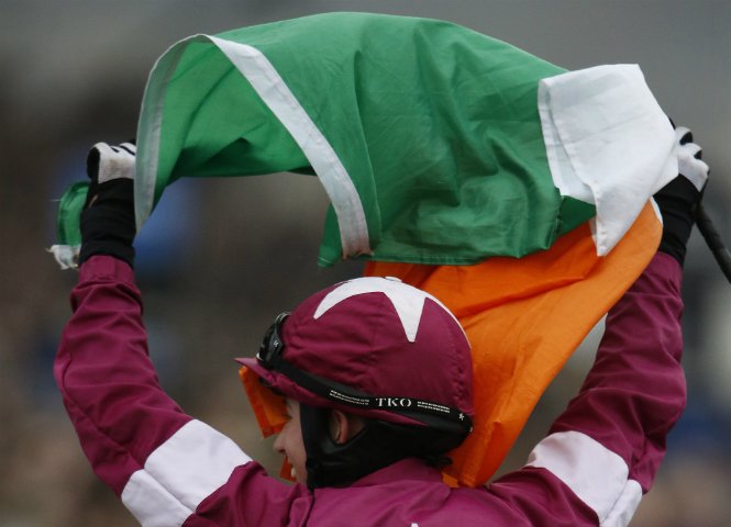 Leading the way! 
🇮🇪 10 - 6 🇬🇧 
#CheltenhamFestival