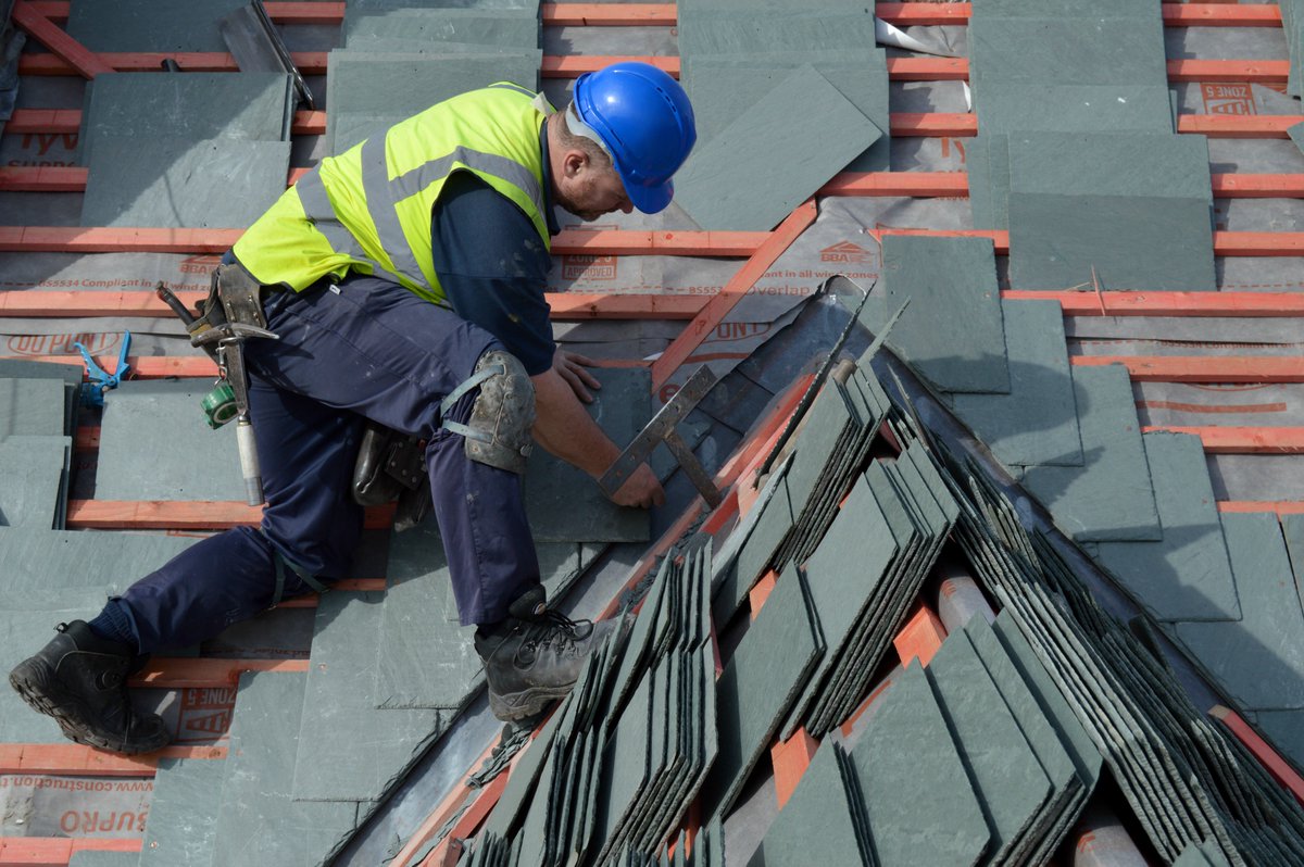 GreenoughRoof's tweet photo. How Green is my Valley? #Bangor #Cymru #Wales with @YateSlate Vermont Green 18"x10" https://t.co/sB0iHqxvGy