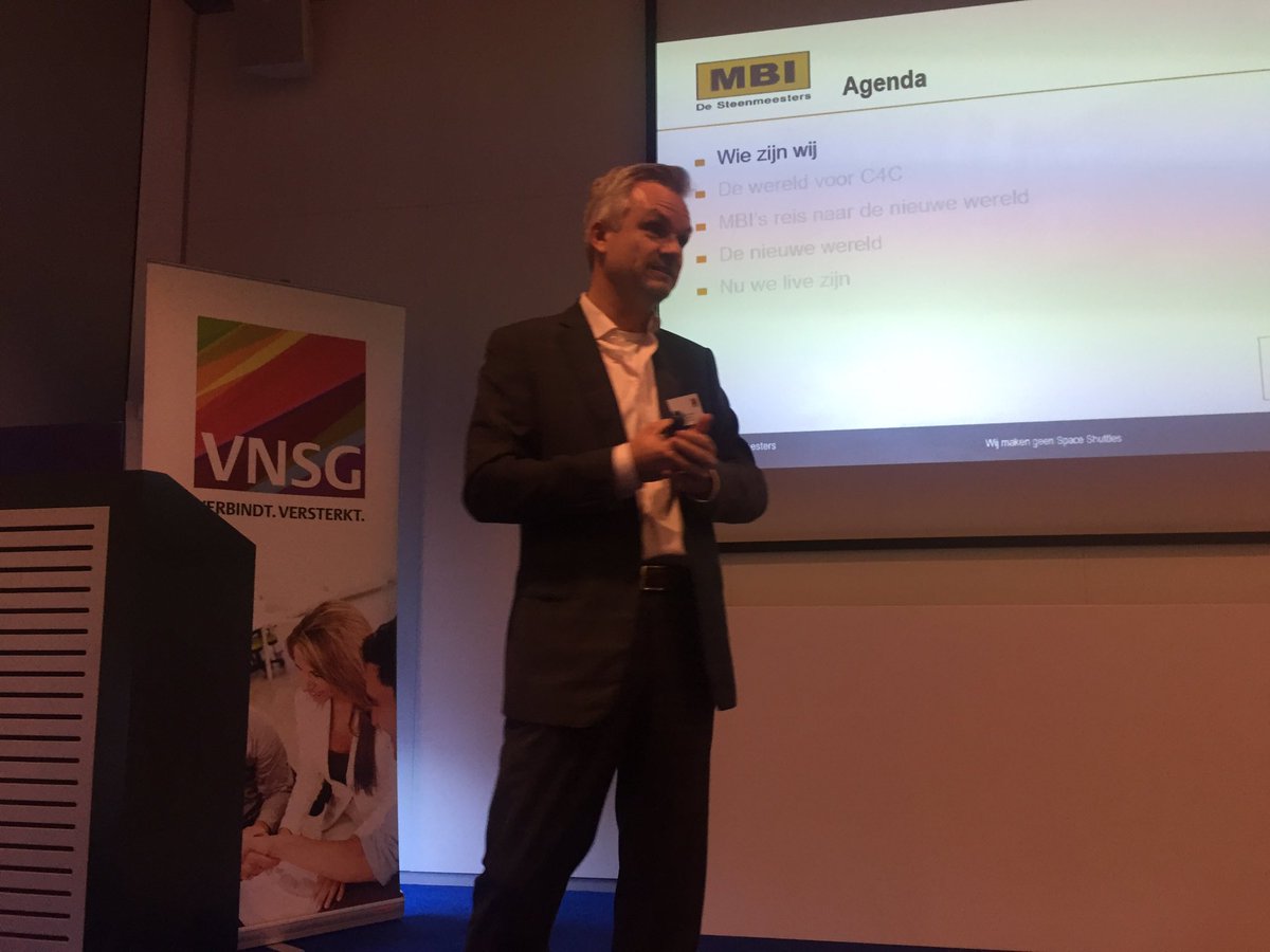 DduSaar's tweet photo. @KimZel1 geeft presentatie over Cloud for Customer bij onze klant MBI van @myBrand_NL #vnsg #sap #C4C https://t.co/WrYuLTntMX