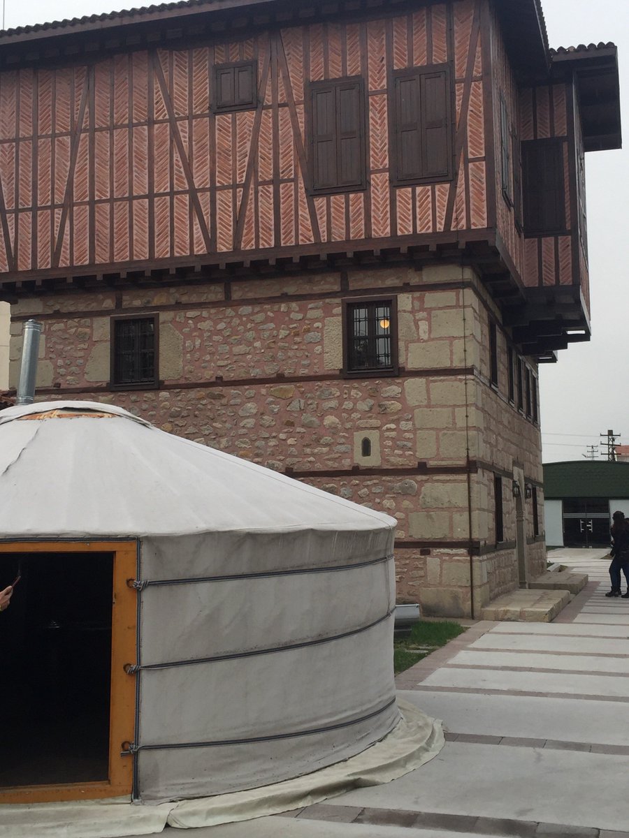 _MertCanYildiz_'s tweet photo. Vehbi Koç Bağ Evi ve Moğol Çadırı. @Comdjournal #bilkent #comd357 #vekam #bağevi #ankara https://t.co/HGq6pXr0Ex