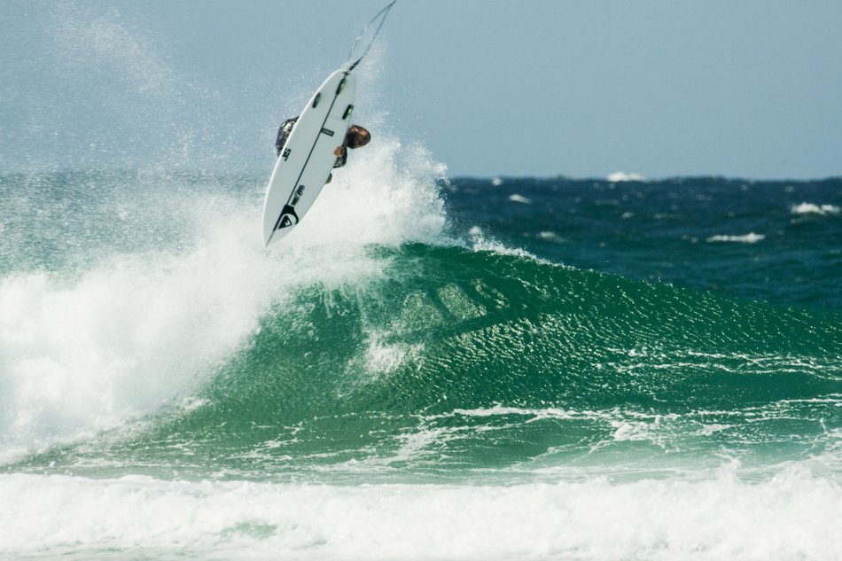 RedBull_Surfing's tweet photo. Mikey Wright is the wildest wildcard of them all. Need further proof? This McTwist, perhaps?

Full sequence here >>> https://t.co/yZWqw11Xpt https://t.co/KsxGUeAG9X