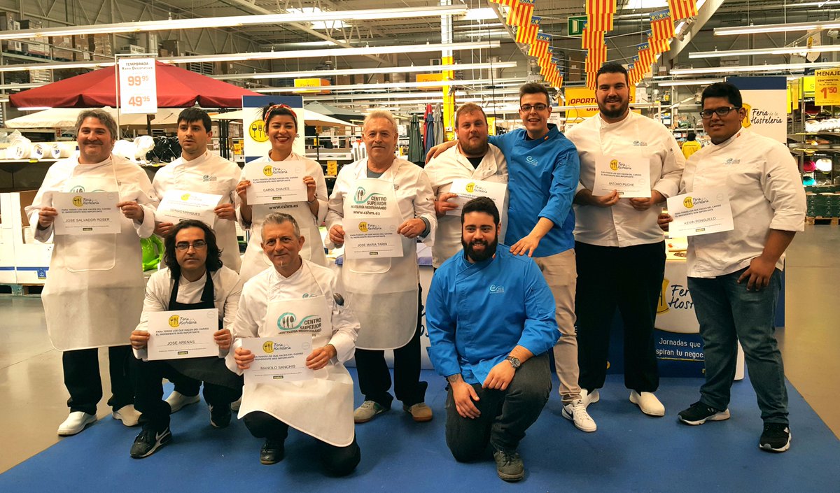 centro_cshm's tweet photo. Alumnos de #fremap y #ciclos de #CSHM colaborando con @makroESP 
#nosencantalagastronomia #makro #cocinavalencianaparaunasemanagrande https://t.co/zdNAJWKNed