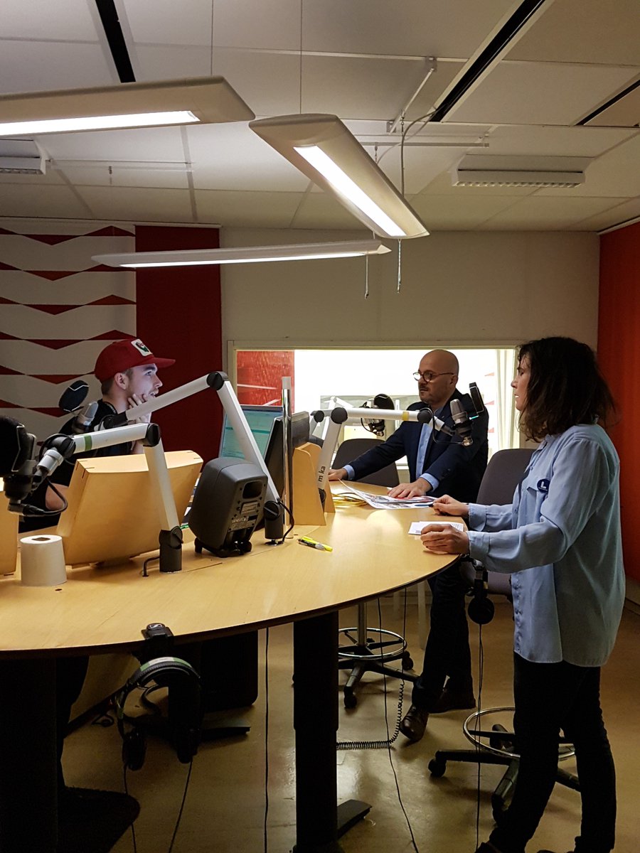gabrielfosspol's tweet photo. 'Samtal' mellan @ArtinV (V) och #KarolinaWallström (L) på sverigesradio. https://t.co/Ny8Af418bl