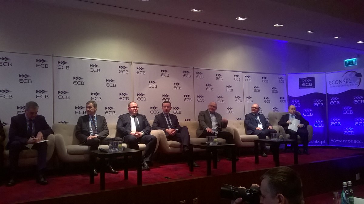 m_starkowski's tweet photo. @TomaszZdzikot wicemin @MSWiA_GOV_PL Brakuje informatyków, szczególnie w #CyberSecurity Konieczna też edukacja @BiznesAlert @EconSec https://t.co/c7ihuQK9Ox