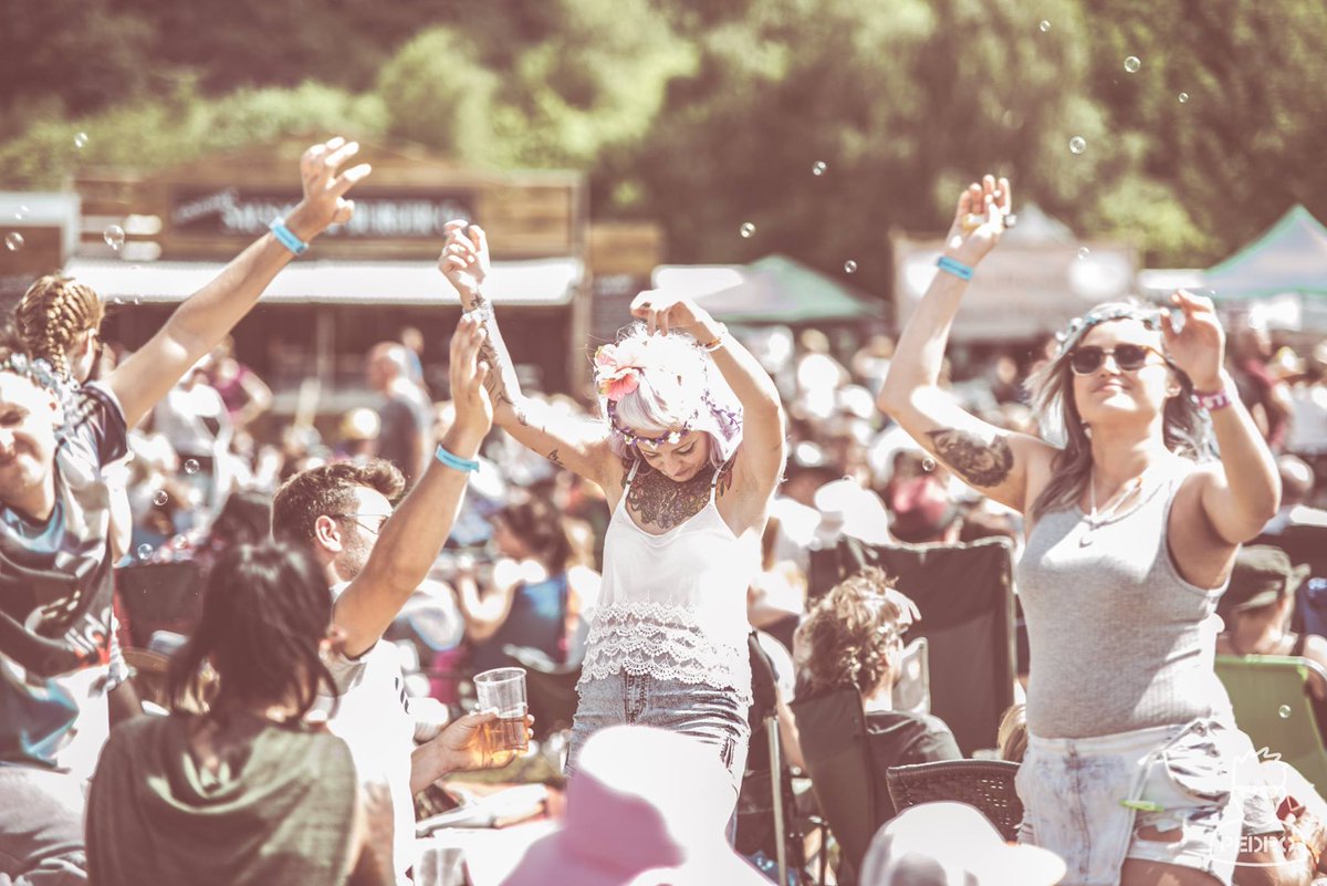 JamesDeanEvents's tweet image. Can't wait to meet new people and make new memories at Sausage and Cider Music Fest 2017! 😍💃🏼