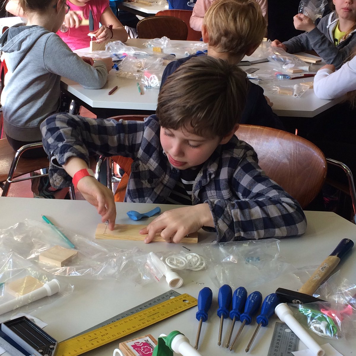 TalentMalle's tweet photo. En dan nu... #rekenkracht! De talentklassers maken zelf een ballonracer tijdens de #techniek workshop op #talentklassen ! #youlovetech https://t.co/bFOVmD2IEZ