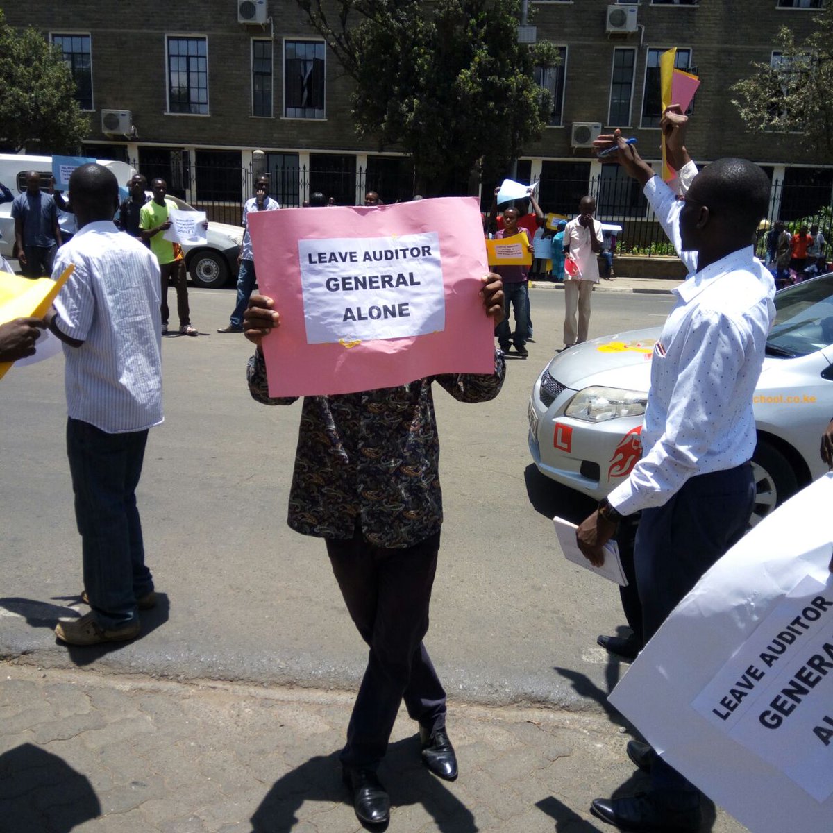 PeopleDailyKe's tweet photo. In pictures: Demonstrators outside Parliament Buildings in support of Auditor General Edward Ouko #OukoSpeaks #OukoRemoval https://t.co/JfBU9hATeU
