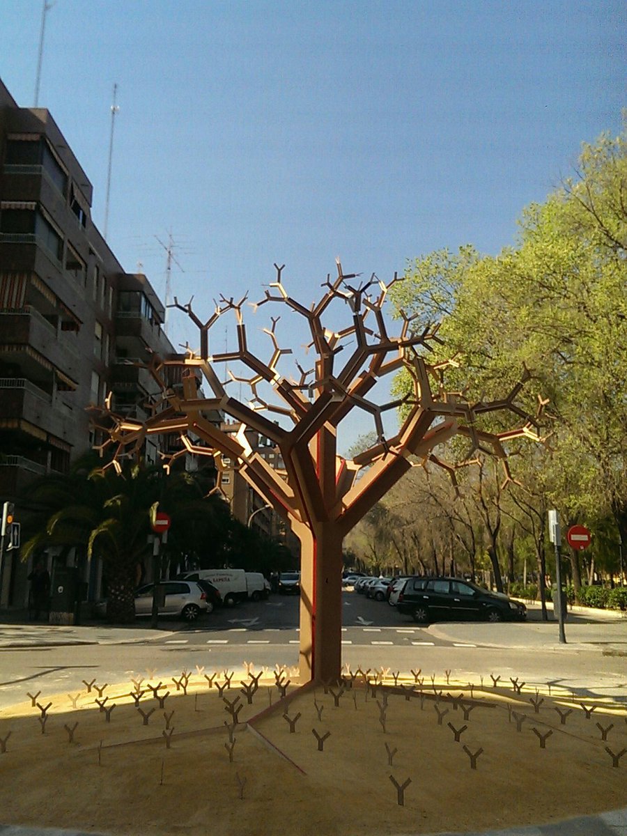 Vine a vore la nostra falla, descarregat la APP PostnatuRA de Google Play i descobrix animals en perill d'extinció!!  #innovafalles