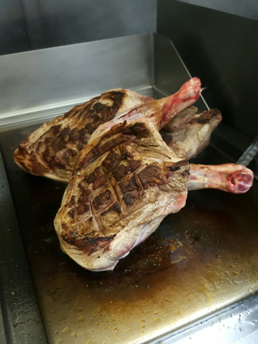 schmuling's tweet photo. Beautiful shoulder of lamb...ready to pair it with a nice Rioja @caxtongrill @gemwren @bodegarealrubio @winewankers @LeaandSandeman https://t.co/25SAKkWKPI
