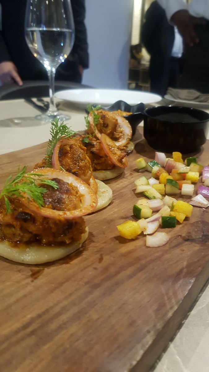 Veronicafx77's tweet photo. Our new in-house restaurant #Darbar in @HHMohali at Sector 70 #Mohali. #HomelandHeight #inhouserestaurant #Chandigarh https://t.co/sQv3HIni4j