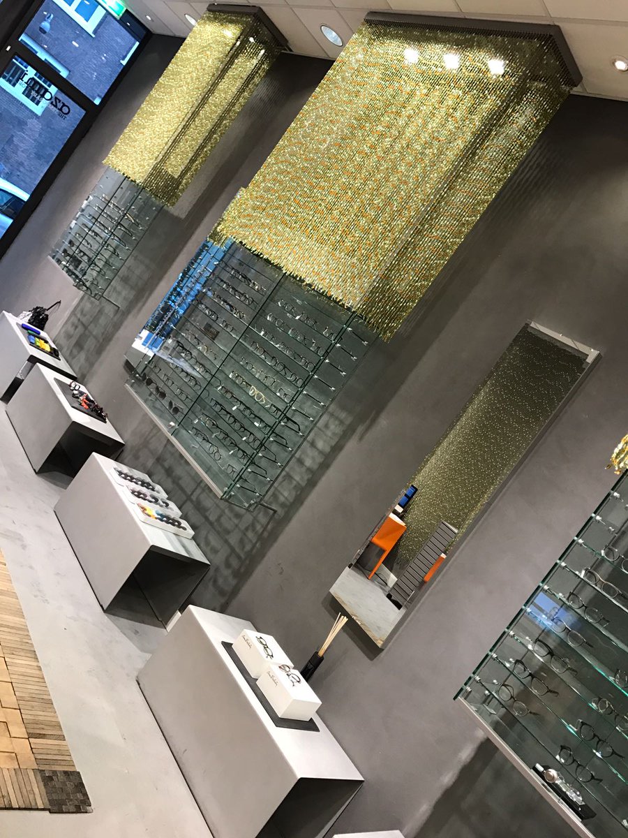 Azami_optiek's tweet photo. Wow! Onze tijdelijke winkel doet (bijna) niets onder voor de echte. Kom je langs op de Heulstraat 13? De koffie staat klaar! https://t.co/oWIrWJfC0M