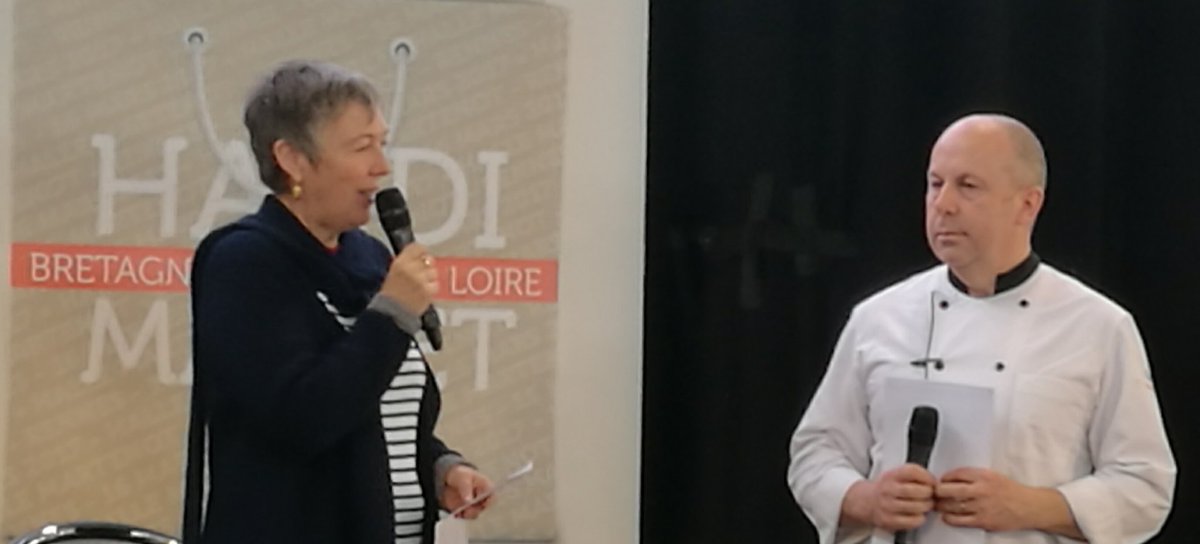 MireillePuren's tweet photo. #handiMarket @ANicolas60 @GroupeLaPoste 'les achats responsables amènent du travail et de l'espoir à une population qui en a besoin' https://t.co/mJJW2KNNEC