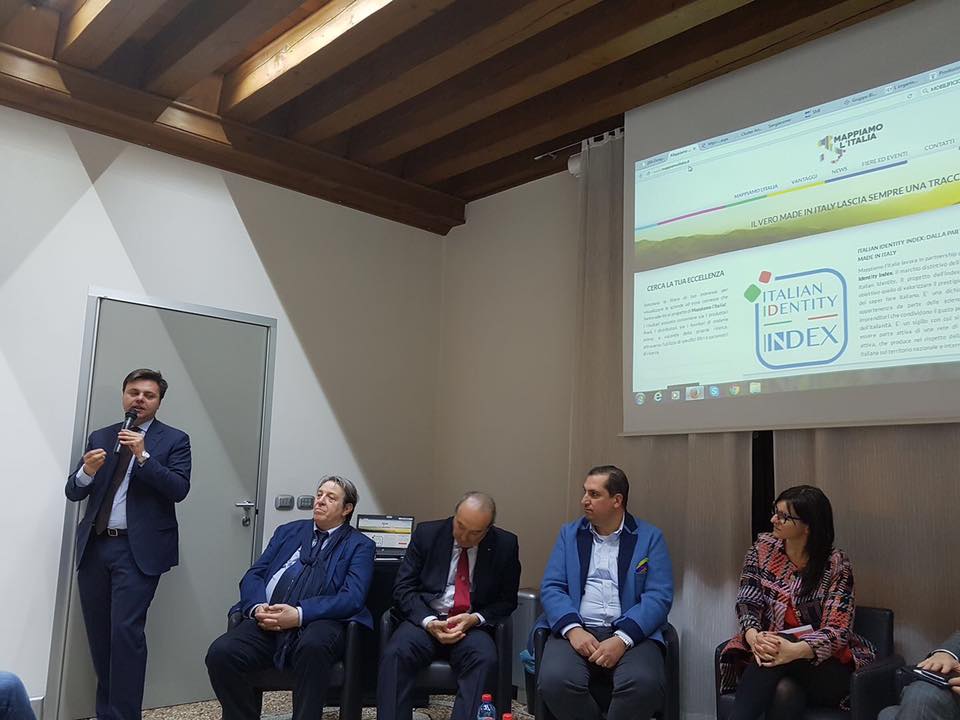 ITALCHECK's tweet photo. Ieri c'era anche #ItalianIdentity al convegno ##MadeInItaly della #PordenoneDesignWeek! https://t.co/rpCgp0kA7u https://t.co/qDEjAZD4KF