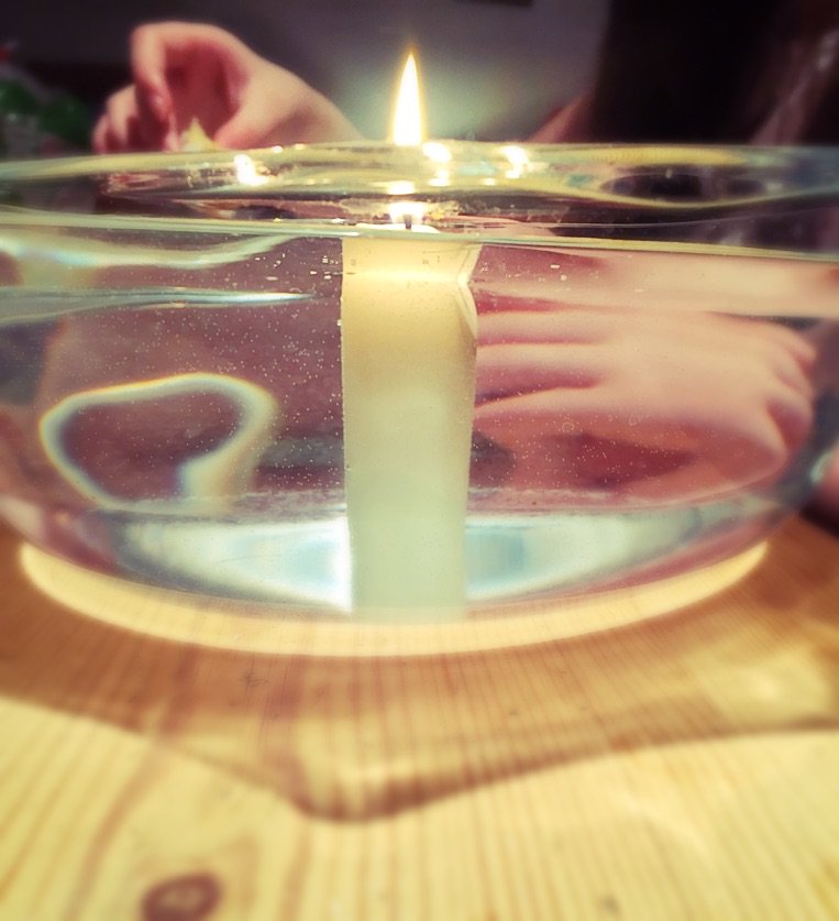 louiseallain's tweet photo. Wax kept cool by the cold water , the wick continues to burn away under the water level 🔬💡#simplebutfun https://t.co/LcXRsVm0li
