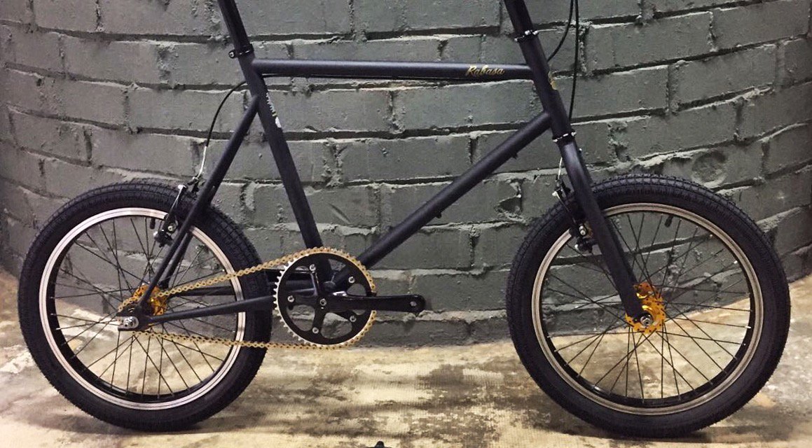 rabasacycle's tweet photo. Black and gold Nova Pro ready to go!
#rabasa #minivelo #handmadeinbarcelona #steelisreal #urbanbike #cyclelove #rabasalab https://t.co/Pn72zWDUX1