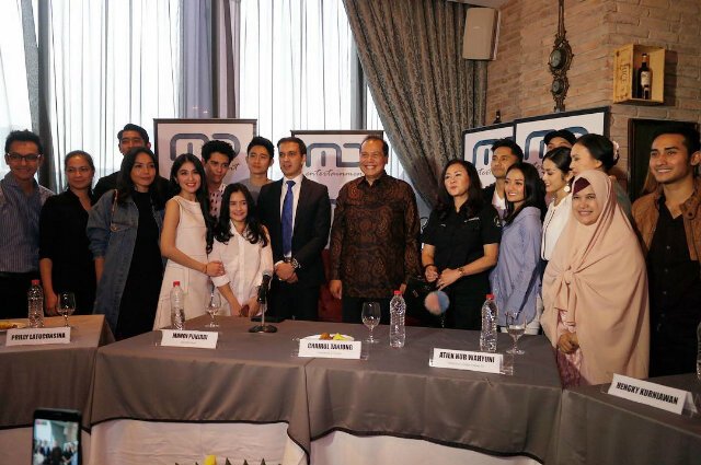 Angel_Bellee's tweet photo. #READYFORSINETRANS #BMBP Setiap Hari pkl 18.00 - 19.30 WIB hanya di @TRANSTV_CORP ;;) https://t.co/tdqtfcQFt7