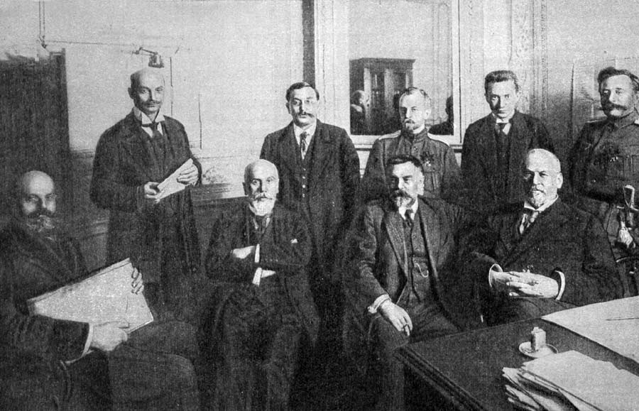 DukeMikhail1917's tweet photo. I request all citizens of the Russian Empire to submit to @ProvGovt_1917, established and invested with full authority by Duma #1917LIVE 2/3 https://t.co/rOZ7KuZwf5