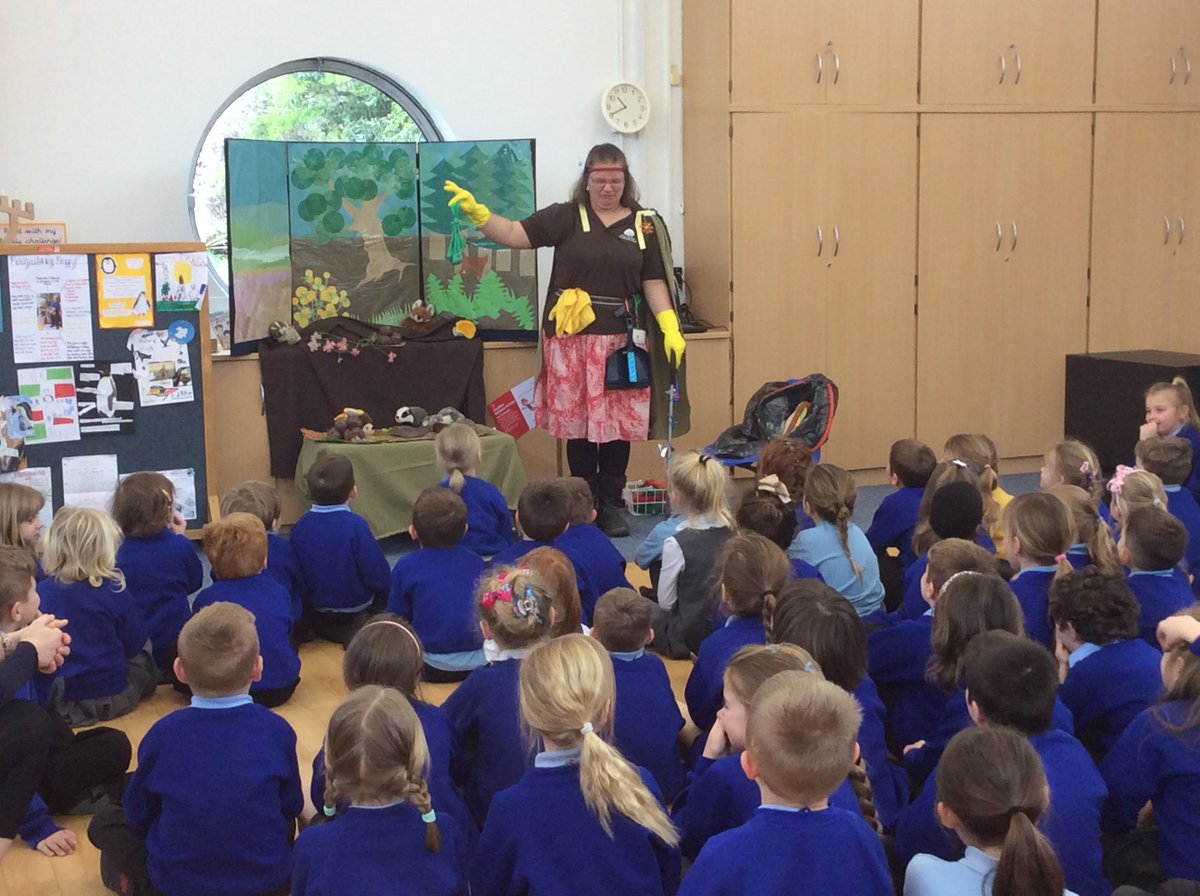 tweeterowl's tweet photo. Our Fawley Owls thoroughly enjoyed their assembly this morning. #NewForest #GreatBritishSpringClean https://t.co/HtWZGiw2mu