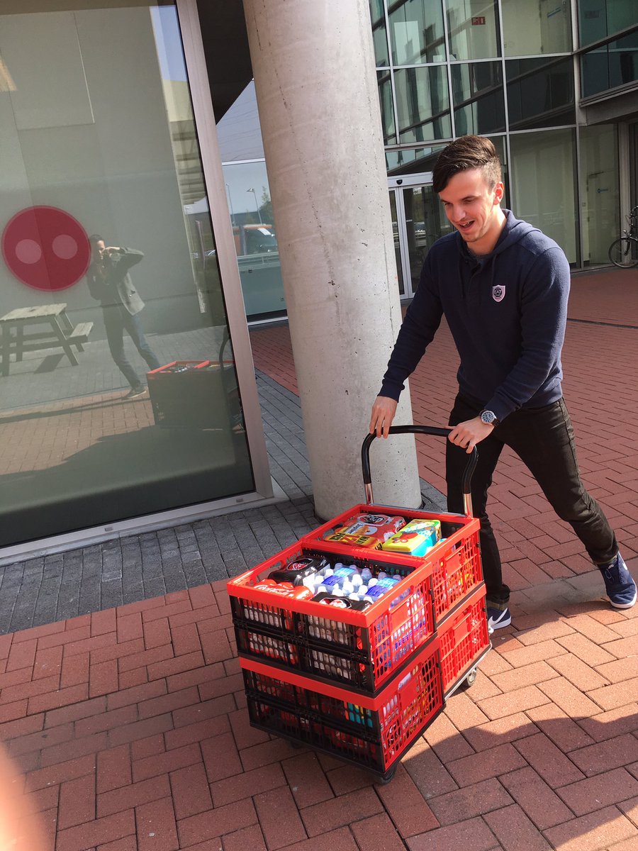 Brechtha's tweet photo. Zaterdag bekerfinale, met #FocusWTV. @StaelensNic heeft er zin in! #blikachterdeschermen #onlinefirst #beersecond https://t.co/TRlPTwDn2w