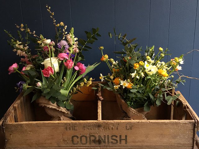New on the blog, beautiful Cornish blooms, just in time for Mother's Day.
🌸🌺🌼🌺🌸
barefootcornwall.com/florists-and-f…