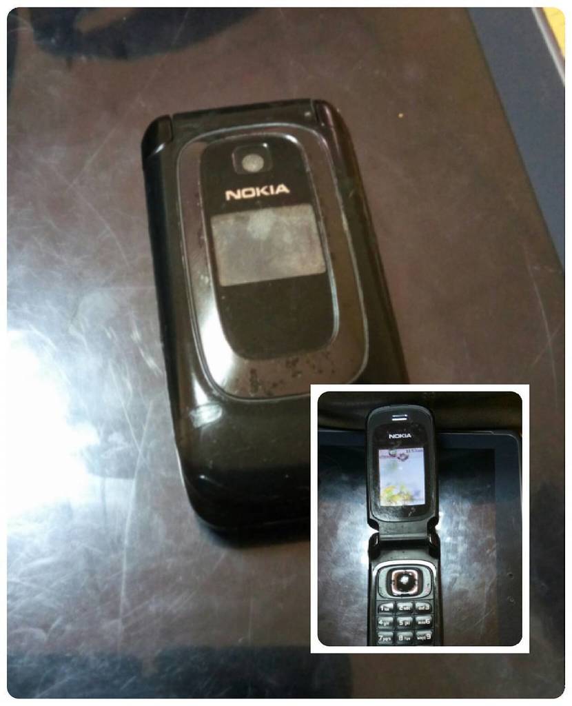 kapital929's tweet photo. Raise your hand if you once wanted this phone more than anything. #WhatModel #FlipPhone
#… https://t.co/1HDTwgF2qD https://t.co/ewosu0kKNE