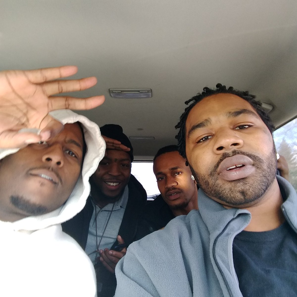 facemob_mrcent's tweet photo. What's a gang when you got family #moneyreallycounts #MrcEnt https://t.co/Ld9zUoo6ZL