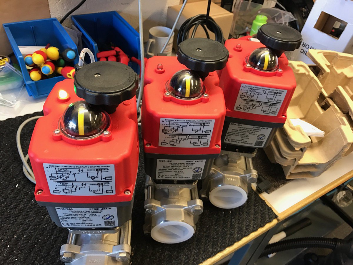 jjautomation1's tweet image. It&apos;s easy to see which actuator has power with the J3C-S #LEDstatusLight #SmartActuator #verysmartredbox #redbox #electric #brightlight