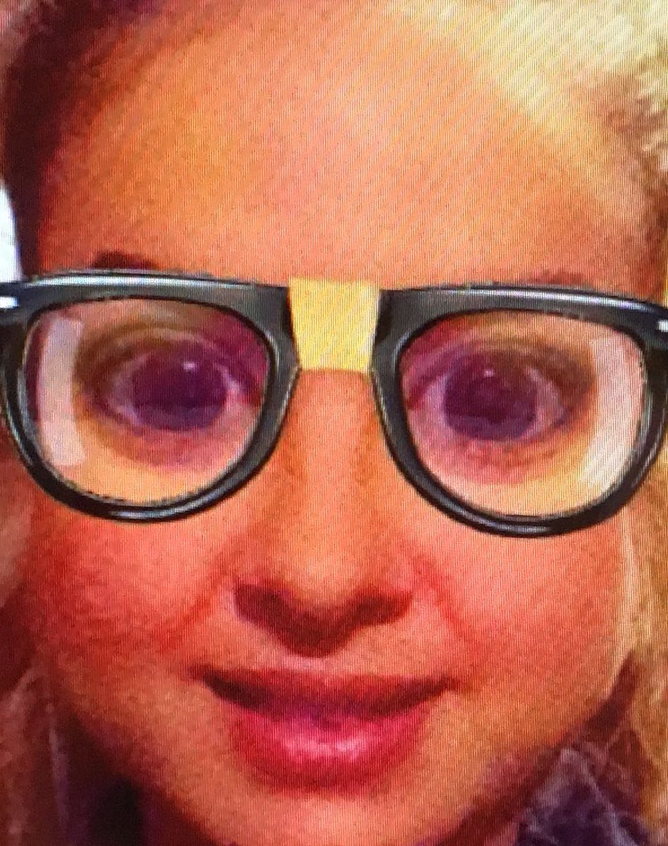 IroniasDaLua's tweet image. Quando eu chego na escola e dizem que tem algo para nota e eu não fiz nada