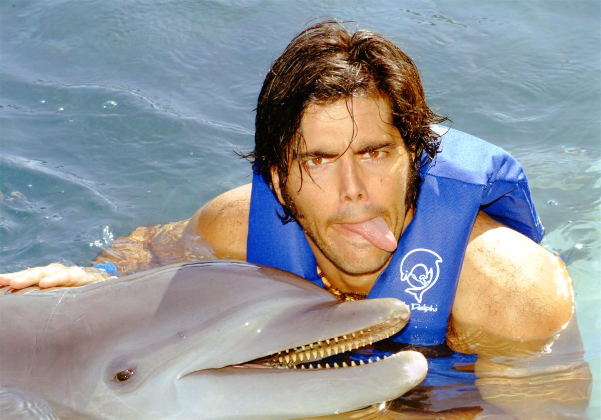 soyCalzadilla's tweet photo. Hace unos día #tbt junto a un gran amigo ❤️🙏☀️ #flipper
#RivieraMaya #mexico #behindthescenes #e #entertainment #television #MHTI 2004 ✨✊🏼💯 https://t.co/UiKkjczmyH