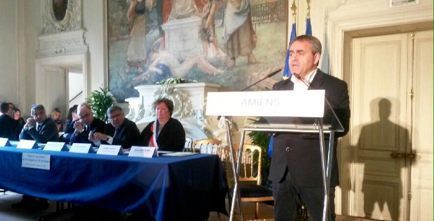 hautsdefrance's tweet photo. Signature historique du protocole de financement du barreau Picardie-Roissy : la Région #hautsdefrance engage plus de 100 millions d'euros https://t.co/2oOin0xfyI