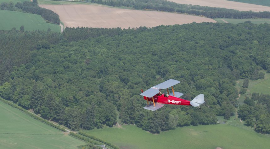 SamFinchPhoto's tweet photo. @BicesterH Ive been photographing this Tiger Moth for a while now, I think you folks would appreciate this machine! https://t.co/K4YinROEPY https://t.co/5d4D0Y41hH