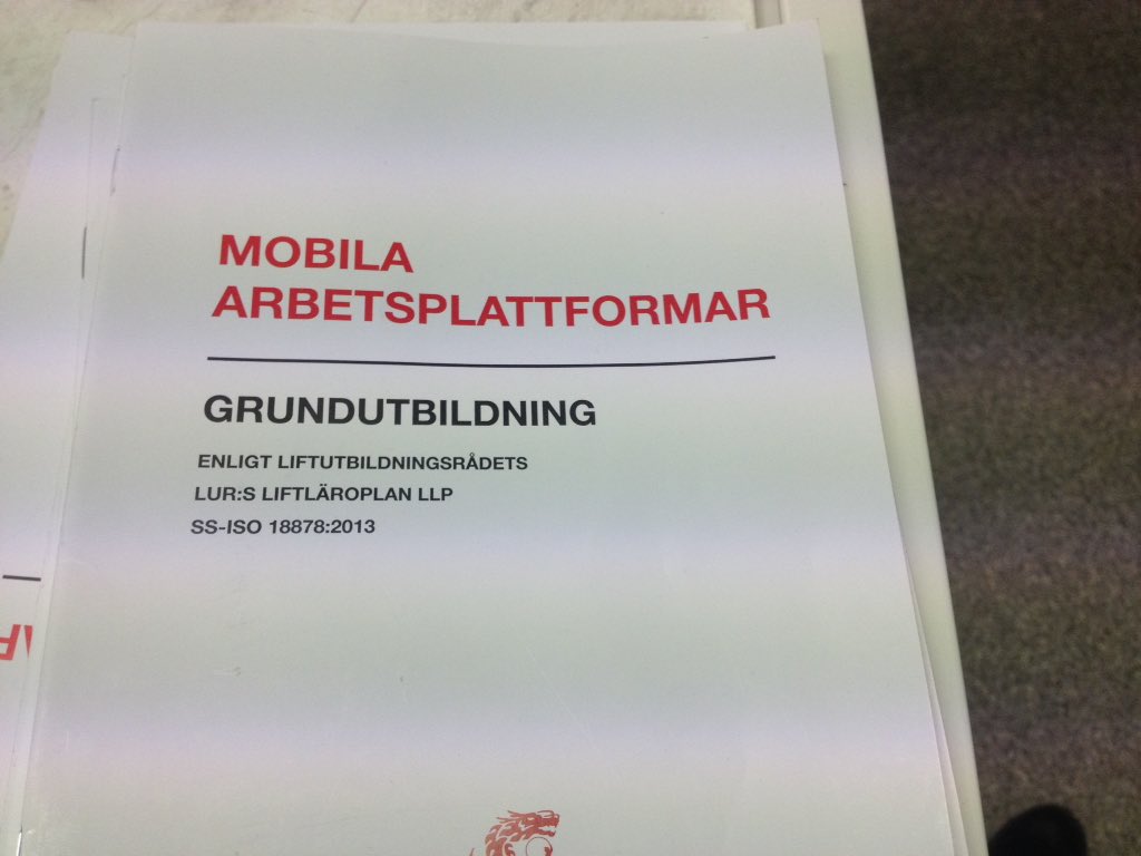 KiaWesterlund's tweet photo. Liftutbildning #rgtu med @Byggjens https://t.co/yNxis6pauO