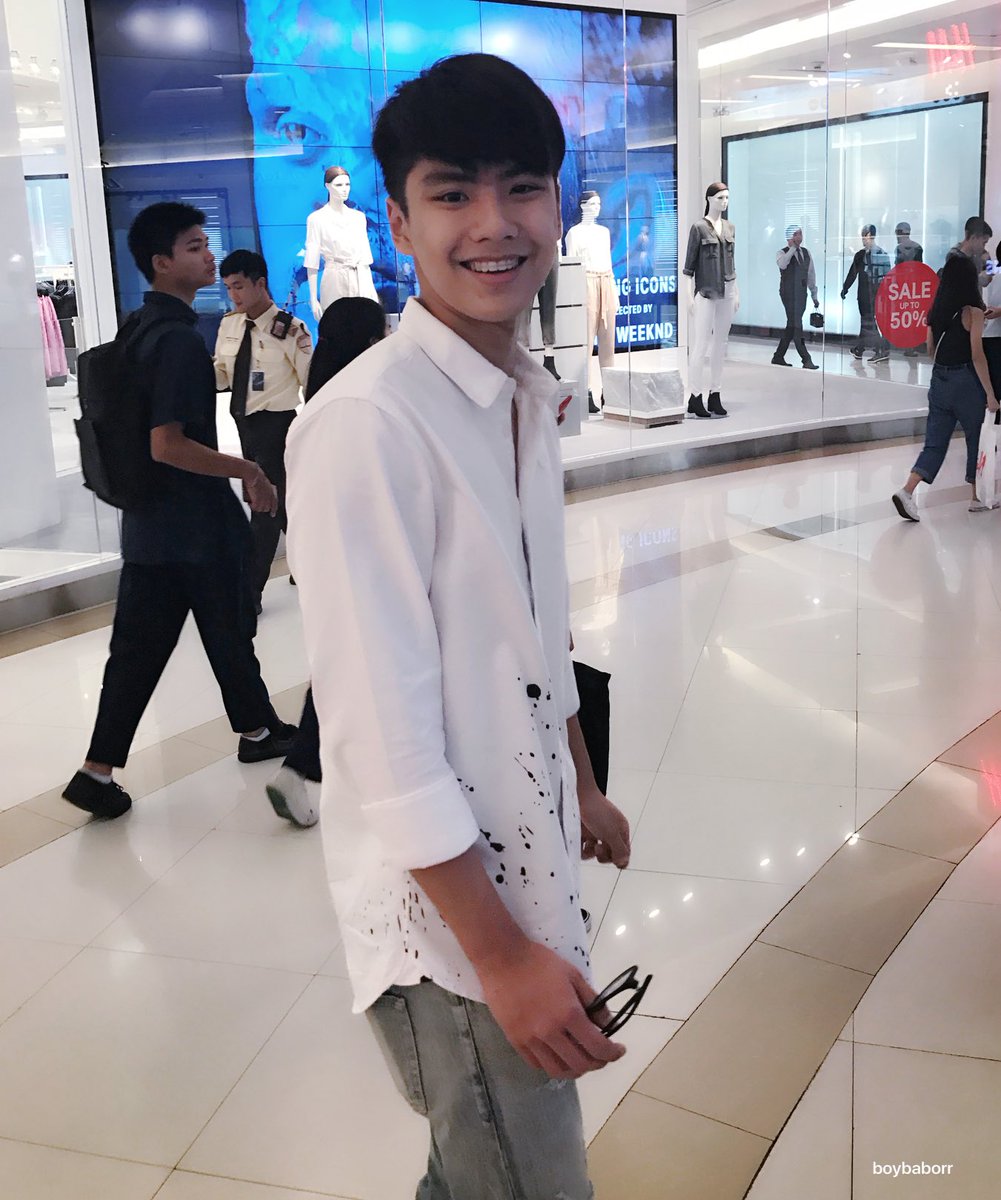 BoyJamong's tweet photo. โอ๊ะโอ เจอคนน่าร๊ากกก😍😍
@ohmpawatt 
#ohmpawat 
#H2Ohm17 https://t.co/ZfxKj54dtg