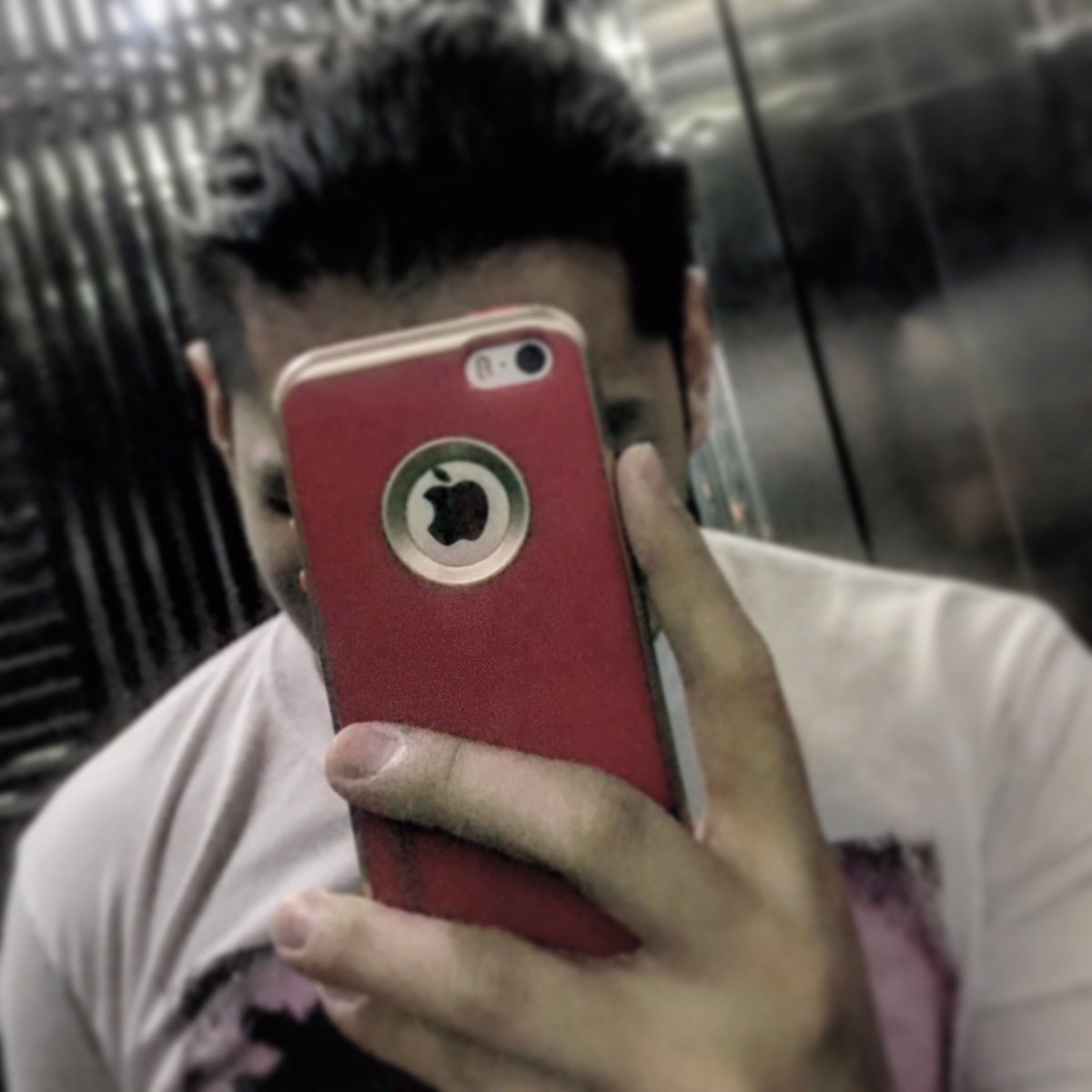 TheKenWarren's tweet photo. Like @wwerollins b4 that #NeverShutsUp, I DIDN'T sell out.I BOUGHT in.
#LatePost
#withFNfilter (obvs)
#AndroidKidNoMore
#AppleKid
#iPhoneSE https://t.co/AoG1MzOvVn