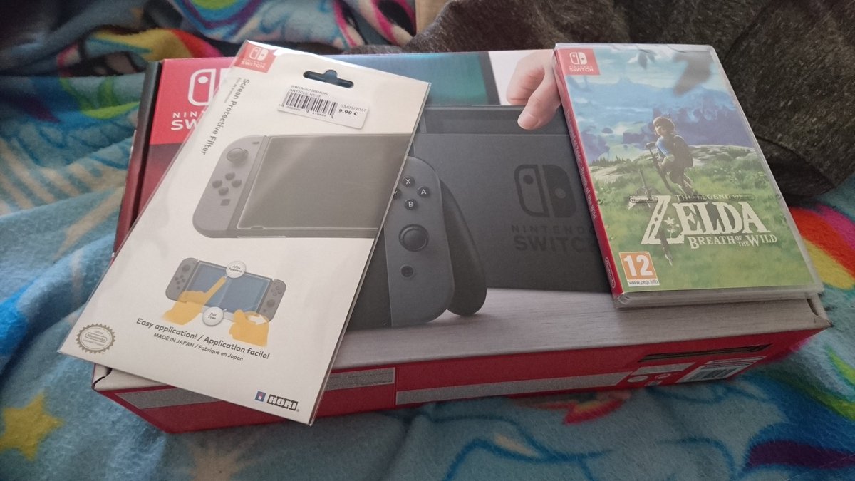 SallySpicer08's tweet photo. *screeee!!* I have it! ^^
#NintendoSwtich #ZeldaBreathoftheWild #protectionscreen https://t.co/Xe9mpIOHY0