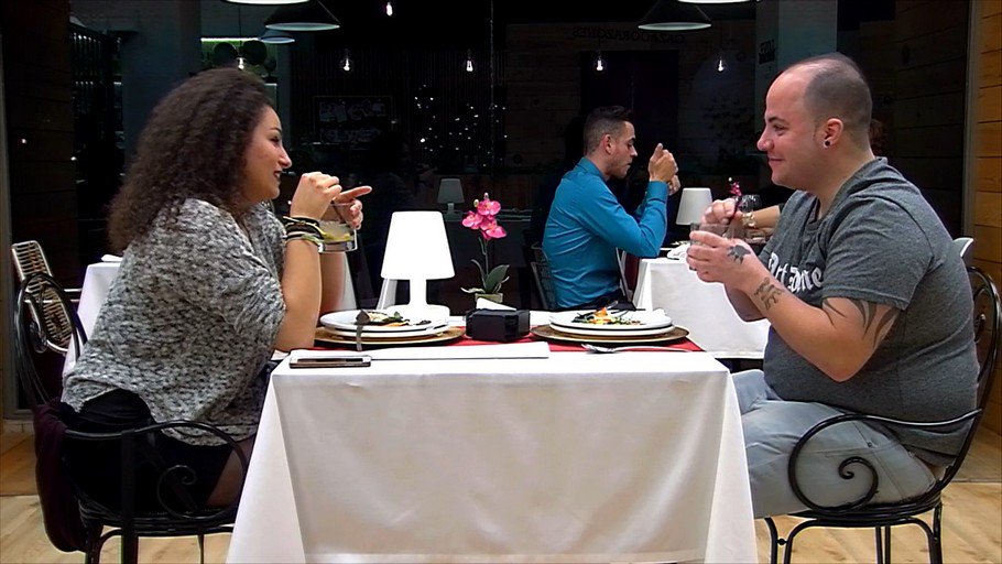 firstdates_tv's tweet photo. De voluntaria a voluntario #FirstDates284 https://t.co/d62kzvzTak https://t.co/68606RrCtE