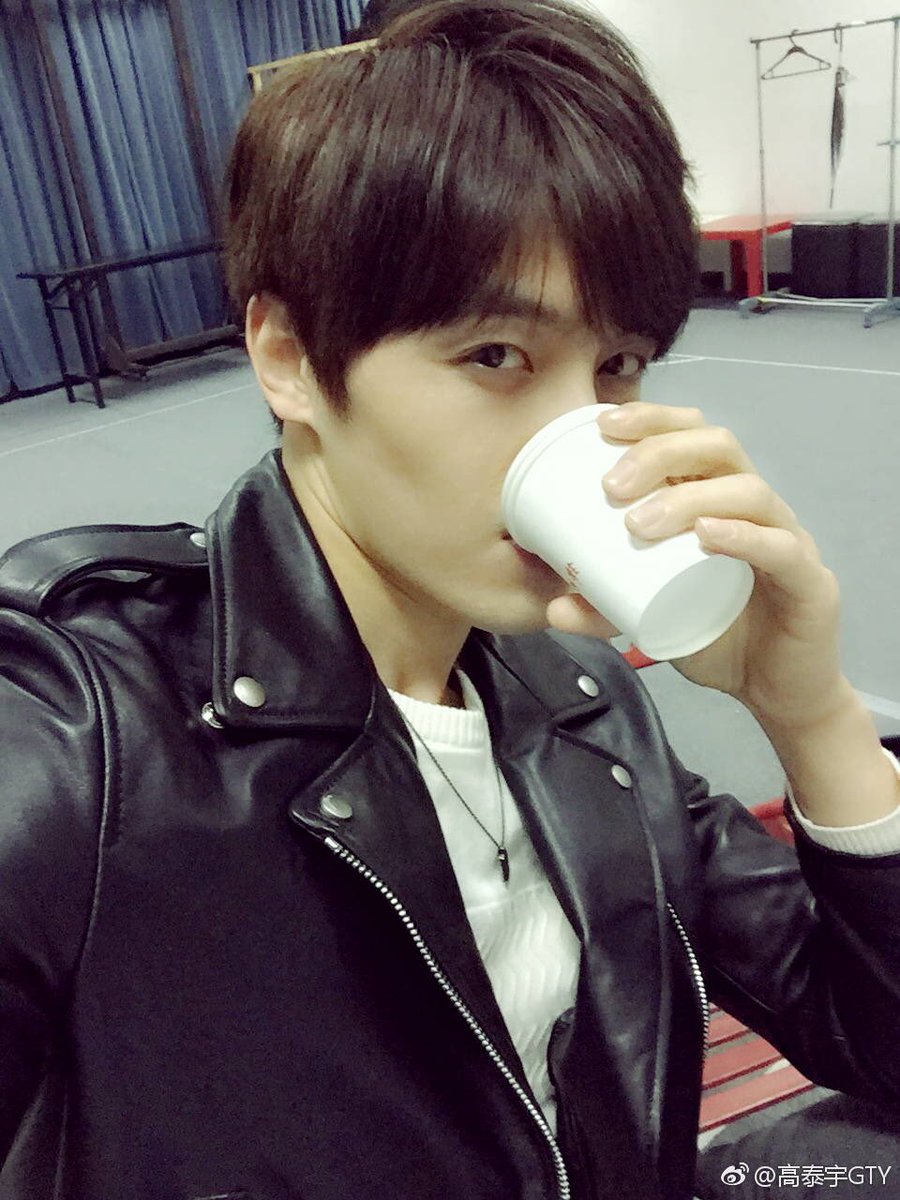 gty_global's tweet photo. So he bought a leather jacket 
🕶🕶 https://t.co/pz5aBpYJKq