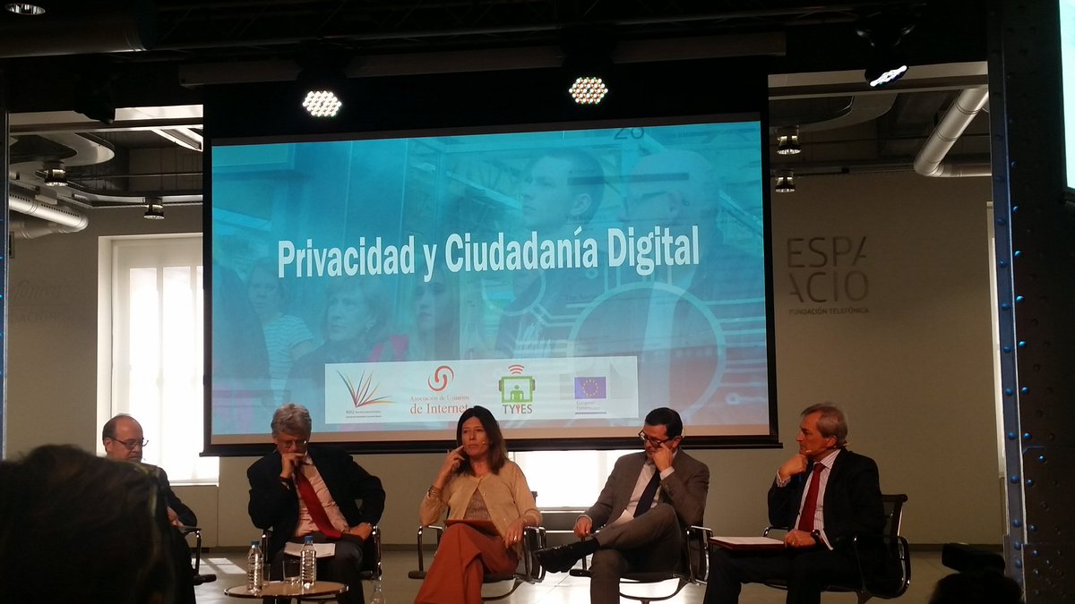 cris_lastras's tweet photo. Jornada de Privacidad y Ciudadanía Digital, ¿nuevos retos con el RGUE? #JornadaDePrivacidad https://t.co/mNlICXMPYT