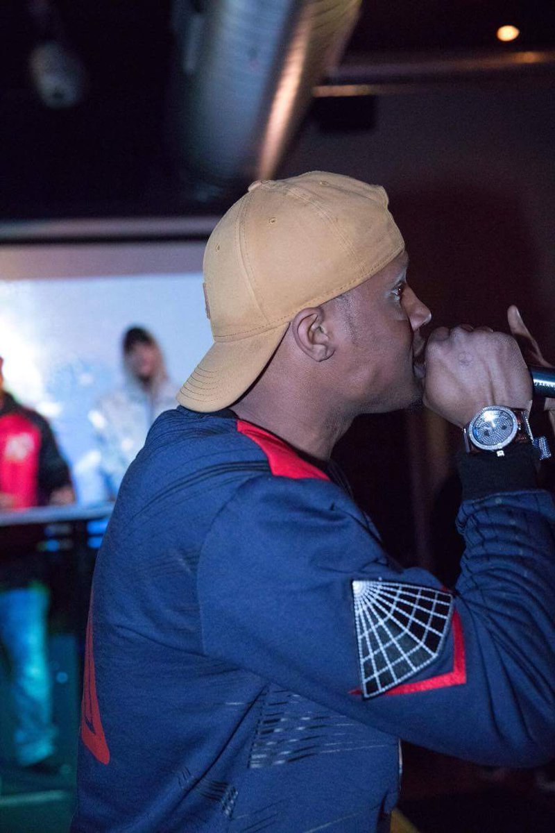 CBEQuan_'s tweet photo. Blessing the 🎤 https://t.co/UIia2BHEZa