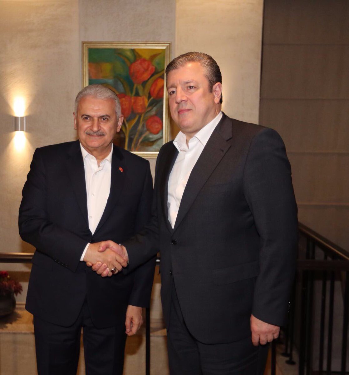 TC_TiflisBE's tweet photo. Dün Batum'da bir araya gelen Türk ve Gürcü Başbakanları ilişkilerin her alanda daha da geliştirilmesi imkanlarını ele aldılar. https://t.co/0L1Nz8vIcR