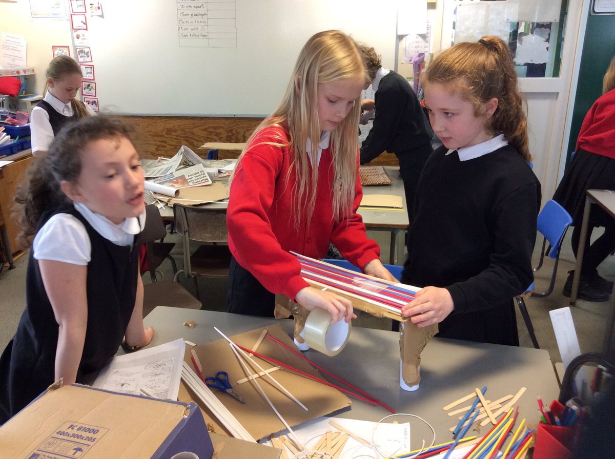 WooldaleJ4B's tweet photo. Budding Brunels: cross the Amazon bridge challenge.#WJSScienceweek #STEMeducation https://t.co/o6Ql0yk4IP