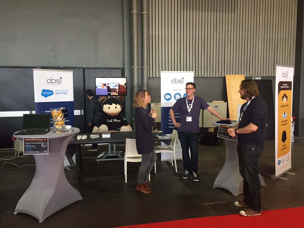 #students come visit @absi_nv at #xpo <a href="/stadkortrijk/">📰 Nieuws uit Kortrijk</a> #howest