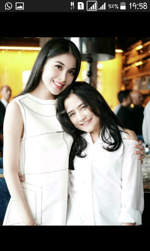 indahmariana19's tweet photo. Putih @PrillyBie with ibu peri @SandraDewi88
#BMBP #READYFORSINETRANS https://t.co/FV4lwthka7