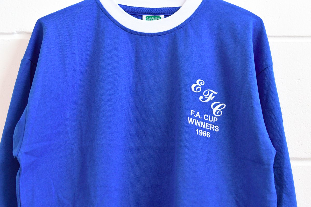 Everton's tweet photo. 💙 your classic #EFC shirts? Simply RT for a chance to win a 1966 FA Cup winners retro shirt.

Enjoy our retro range: https://t.co/IiFPG8OrpV https://t.co/RxDb0XWVrZ