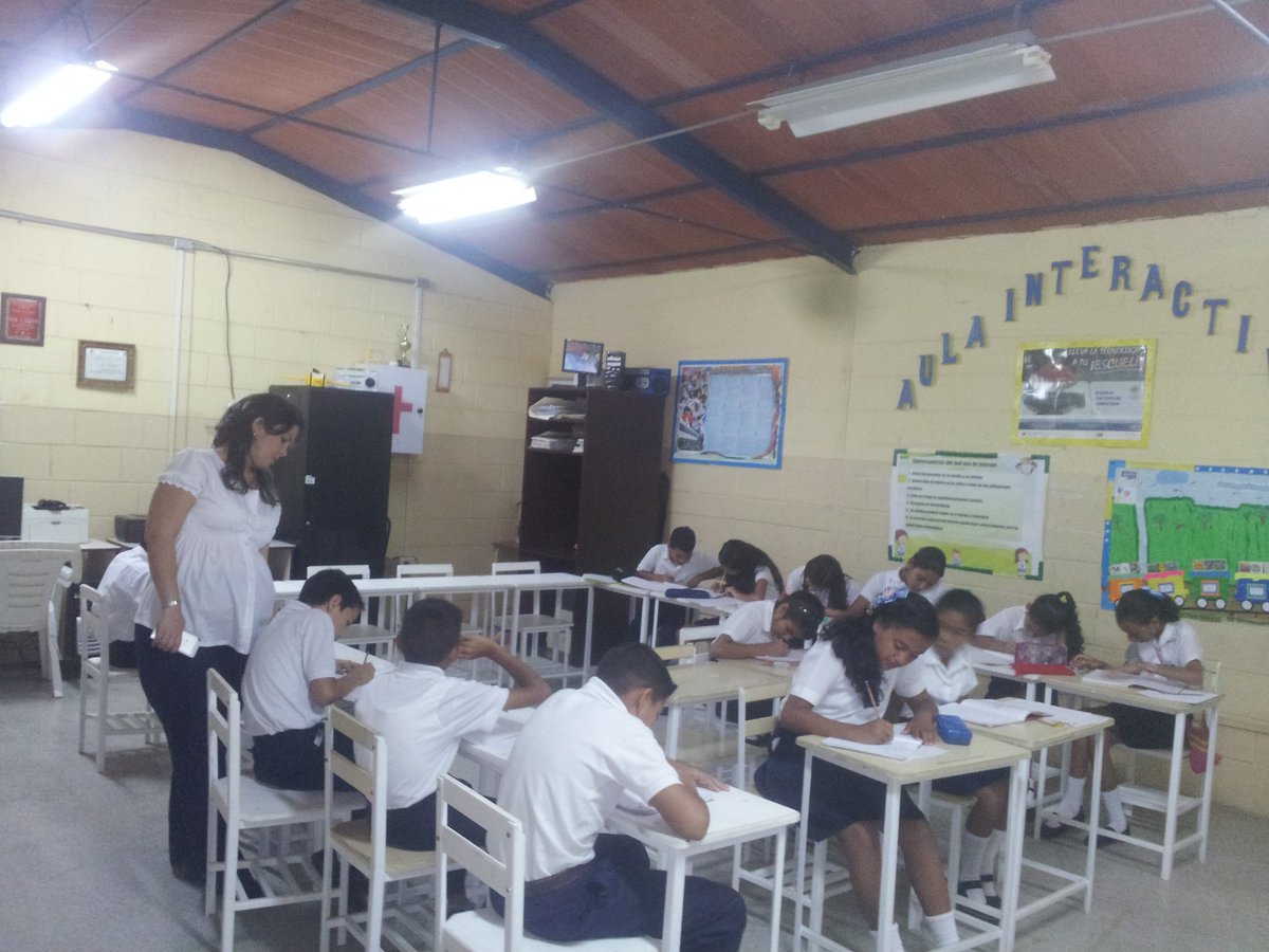 CbitCumana's tweet photo. Apoyando a la sección 6to D. Trabajando en GNU paint. Redaccion de texto. Haciendo uso de conectivos https://t.co/7tZtW1FK2v