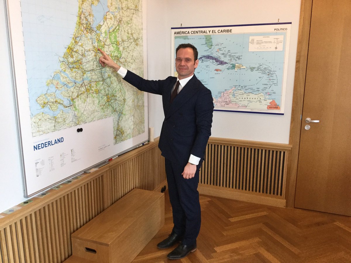 RPlasterk's tweet photo. De heer Sjoerd Potters is de nieuwe burgemeester van De Bilt. Gefeliciteerd! https://t.co/xrWK8Dv7BM